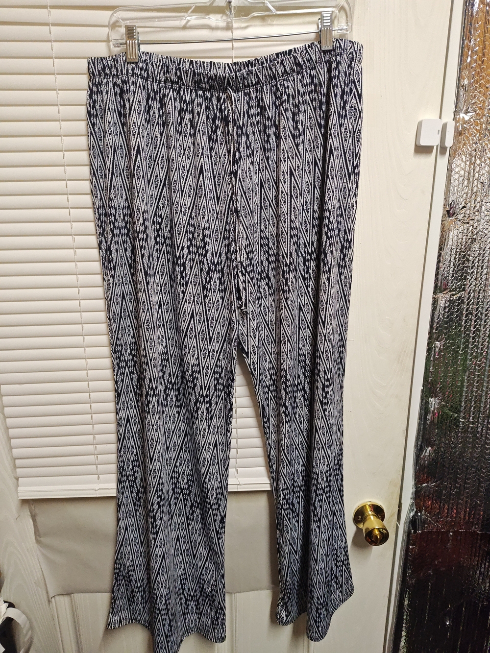Love Ryan Black & White Geometric Wide-Leg Women's Pants